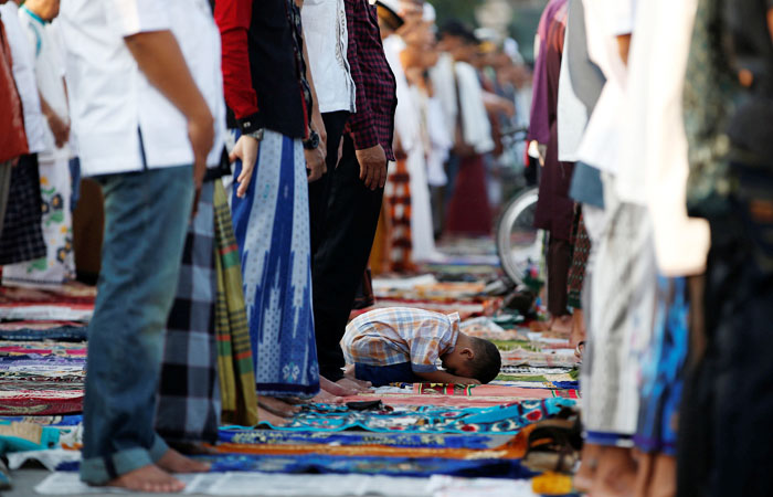 به‌ وێنه‌.. موسڵمانانى جيهان جه‌ژن پيرۆز ده‌كه‌ن